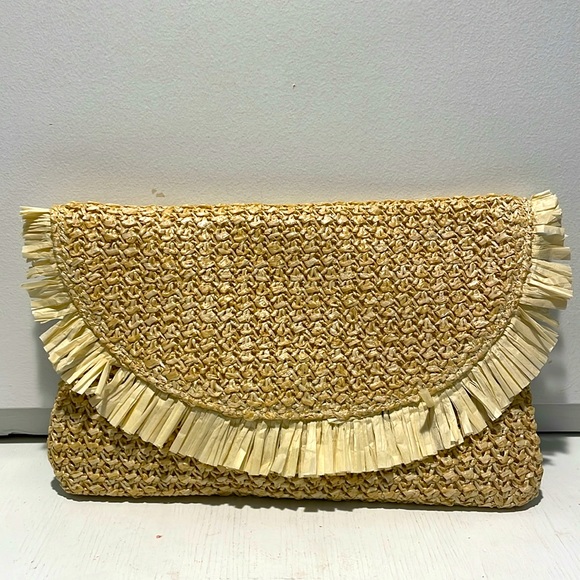 beachly Handbags - 🌴Beachly The North Shore Raffia    Clutch Purse.